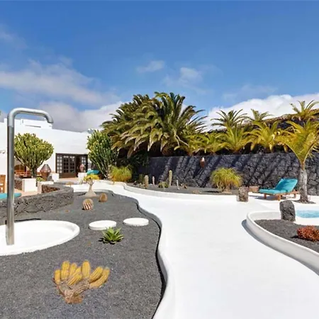 La Cueva Apartment Teguise (Lanzarote)